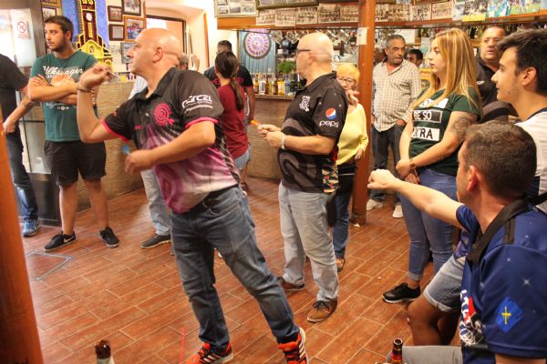 Campeonato de Cricket en el Bar Guilln