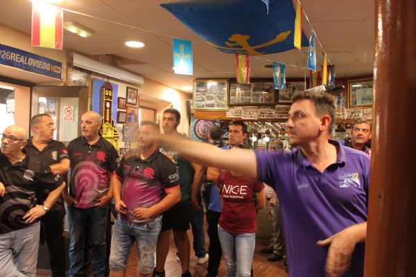 Campeonato de Cricket en el Bar Guilln