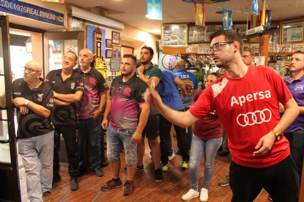 Campeonato de Cricket en el Bar Guilln