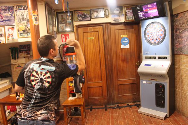 Campeonato de Cricket en el Bar Guilln