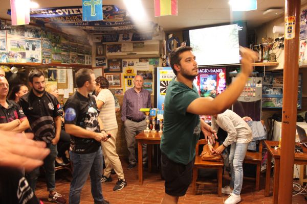 Campeonato de Cricket en el Bar Guilln